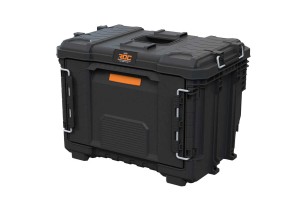 Zamknięta, czarna skrzynka XL z 1 szufladą ROC Pro Gear 2.0 z pomarańczowym detalem, widok z perspektywy.