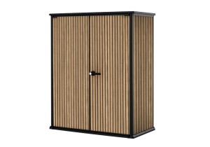 Zamknięty schowek ogrodowy Deco Venetian Brown z lamelami i czarną ramą, ujęcie z ukosa.