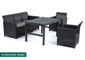 Grafitowy zestaw mebli ogrodowych z technorattanu: sofa 3-osobowa, dwa fotele i stół obiadowy.
