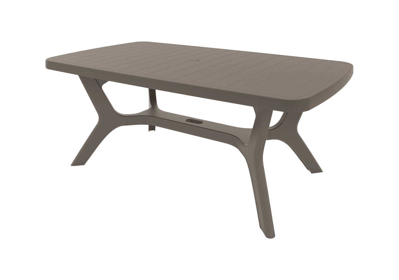 Prostokątny stół z tworzywa sztucznego w jasnobrązowym kolorze, widok z boku na białym tle, widoczne masywne nogi i gładki blat.